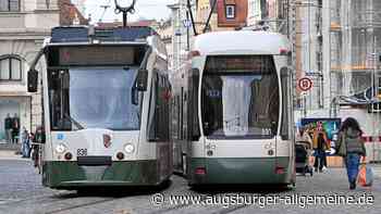 Frau randaliert in Straßenbahn und landet am Ende in einer Fachklinik