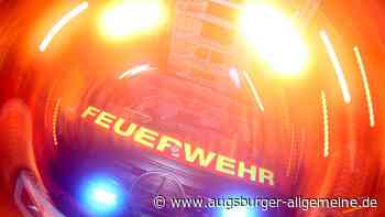 Totalschaden nach Brandstiftung in Augsburg: Unbekannte Person setzt Auto in Brand