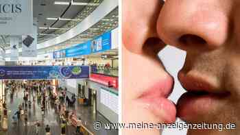 „Wahnsinn“: Pärchen küsst sich am Flughafen – und kassiert prompt einen Strafzettel