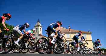 Rensters onderweg naar gevreesde Mont Ventoux, Nederlandse in kopgroep