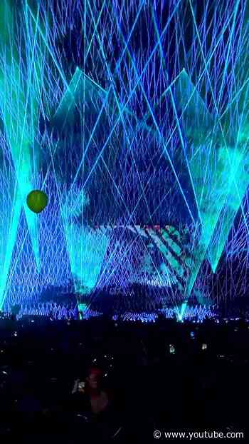 the guy in the middle with his back turned to a literal WALL OF LASERS