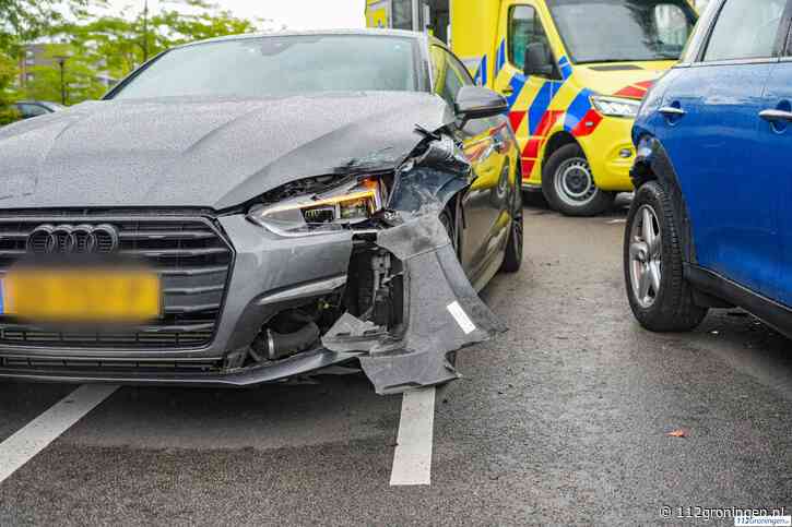 Drie auto’s botsen op elkaar bij Overwinningsplein in Groningen