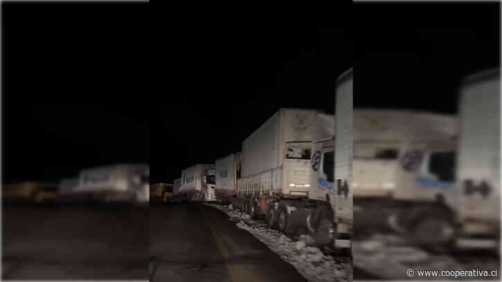 La Araucanía: Nevazones dejan más de 600 camiones varados y fuerzan el cierre de pasos fronterizos