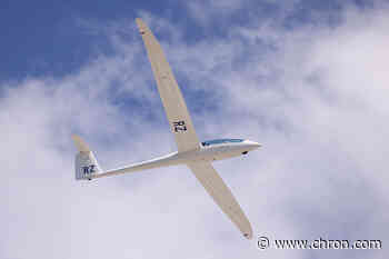 1 dead after glider goes down near Central Texas flight school
