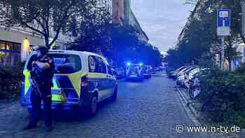 Opfer saß in Café: Unbekannter schießt auf 22-Jährigen in Berlin-Kreuzberg
