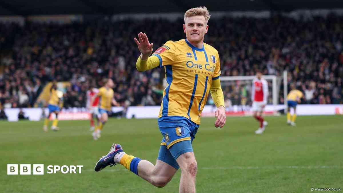 Plymouth sign Mansfield's Evans on two-year deal