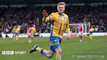 Plymouth sign Mansfield's Evans on two-year deal