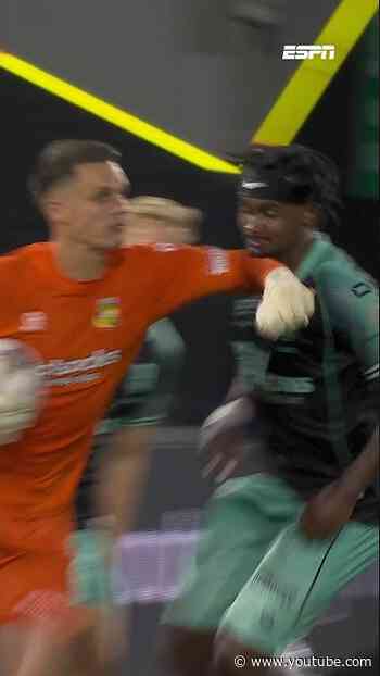 1-0 voor met nog tien minuten te gaan en dan doet de Vitesse-keeper dit... 🫣🟥