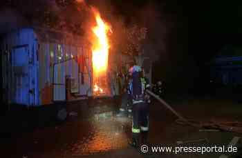 FW-MH: Nächtlicher Bauwagenbrand in Mülheim-Altstadt