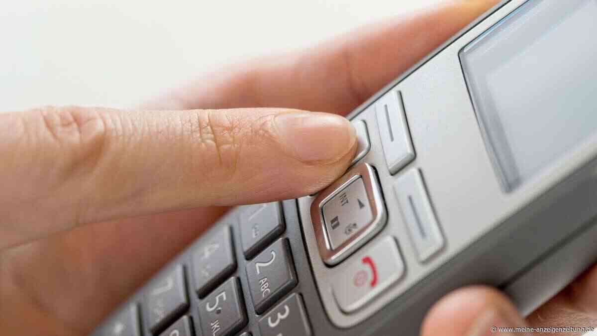 Die Handschellen klicken im Esszimmer: Eichenzellerin lockt Telefonbetrüger in eine Falle