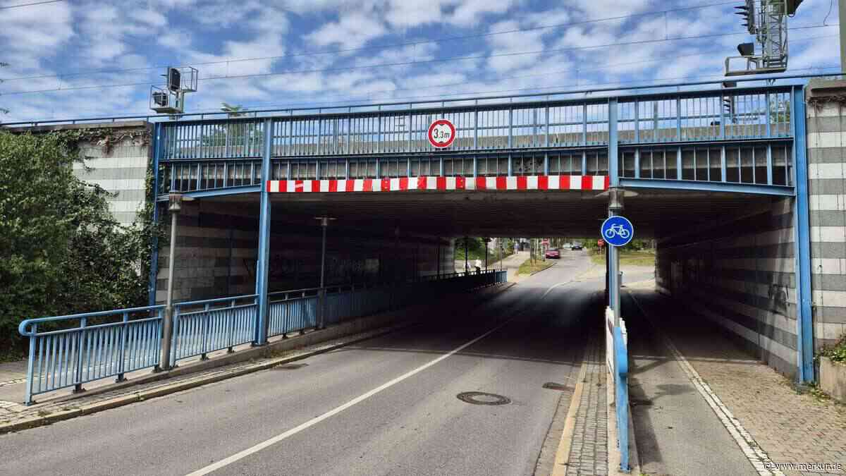 Immer wieder bleiben Lkw an Pippinunterführung hängen – Polizei hält Höhenkontrolle für übertrieben