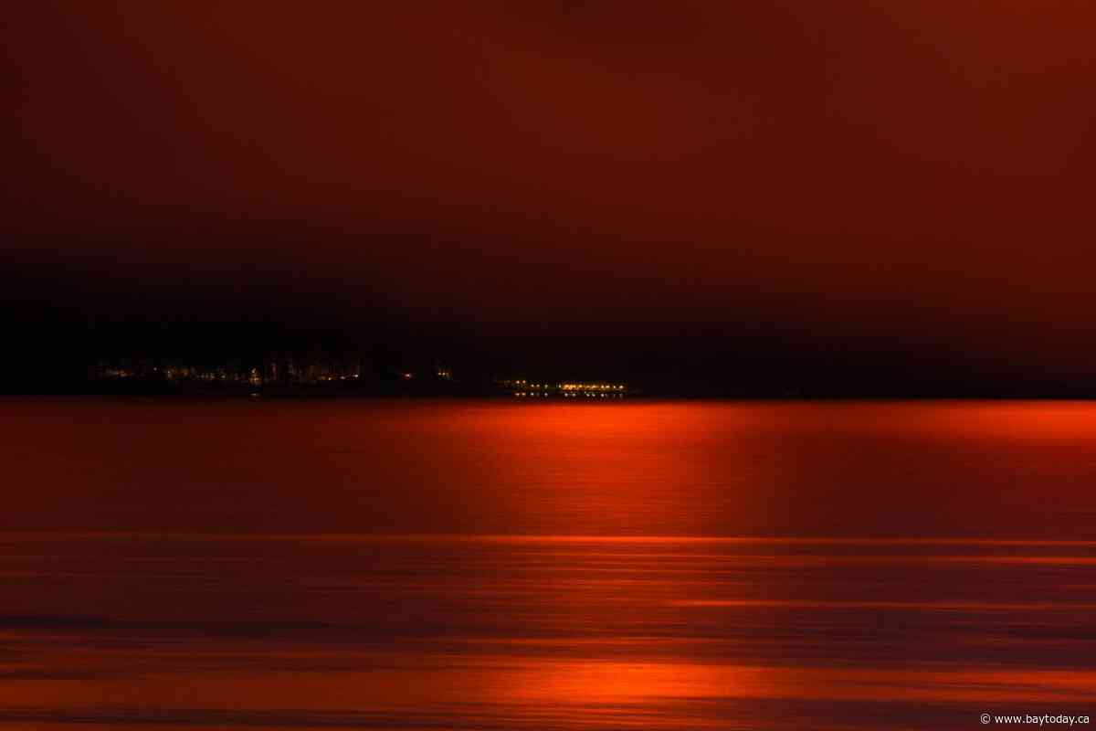 B.C. wildfire forces entire District of Summerland to evacuate