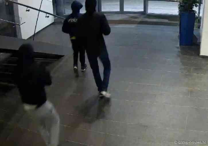 Politie toont beelden daders ontvoering vrouw en gewelddadige woningoverval Rotterdam