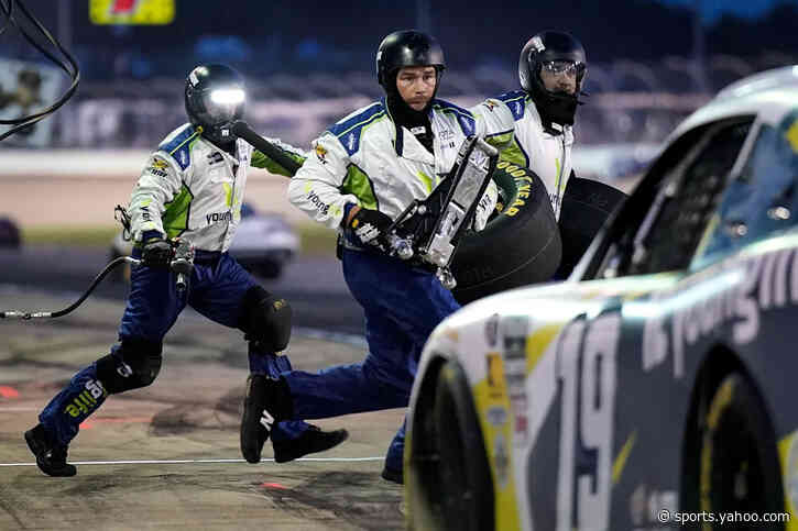 What channel is the NASCAR O'Reilly Series race at Iowa on today? Time, TV schedule