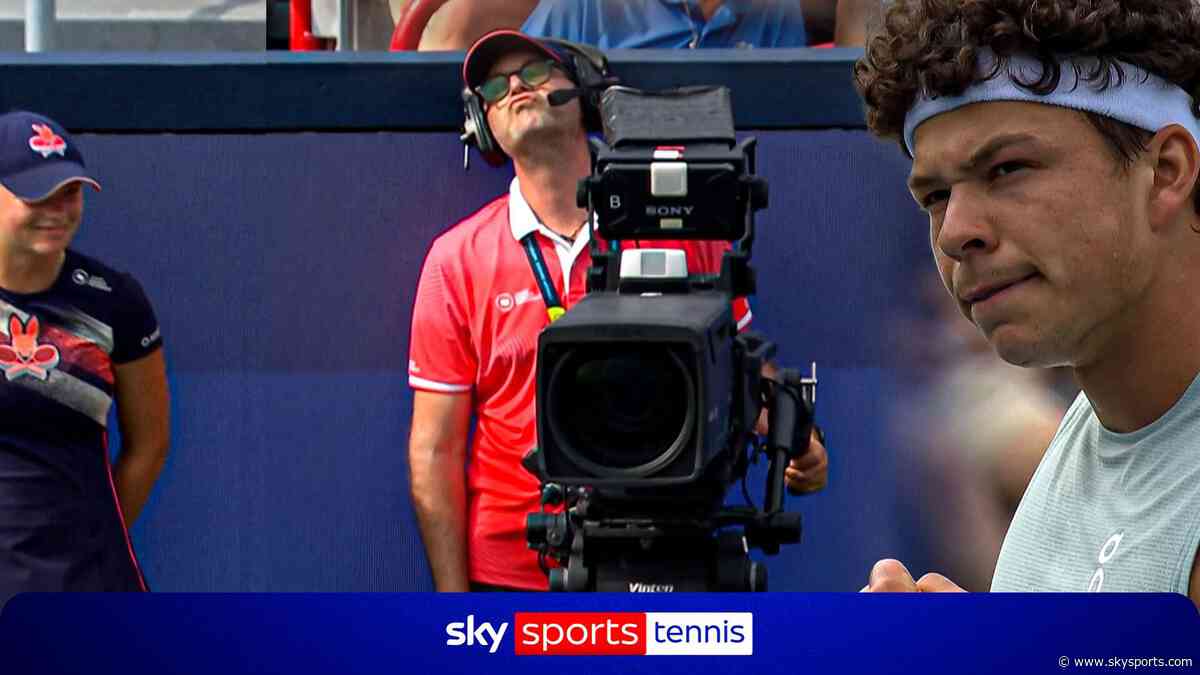 Camera operator fed up with dodging Shelton's serves! 🤣