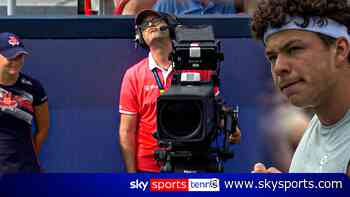 Camera operator fed up with dodging Shelton's serves! 🤣