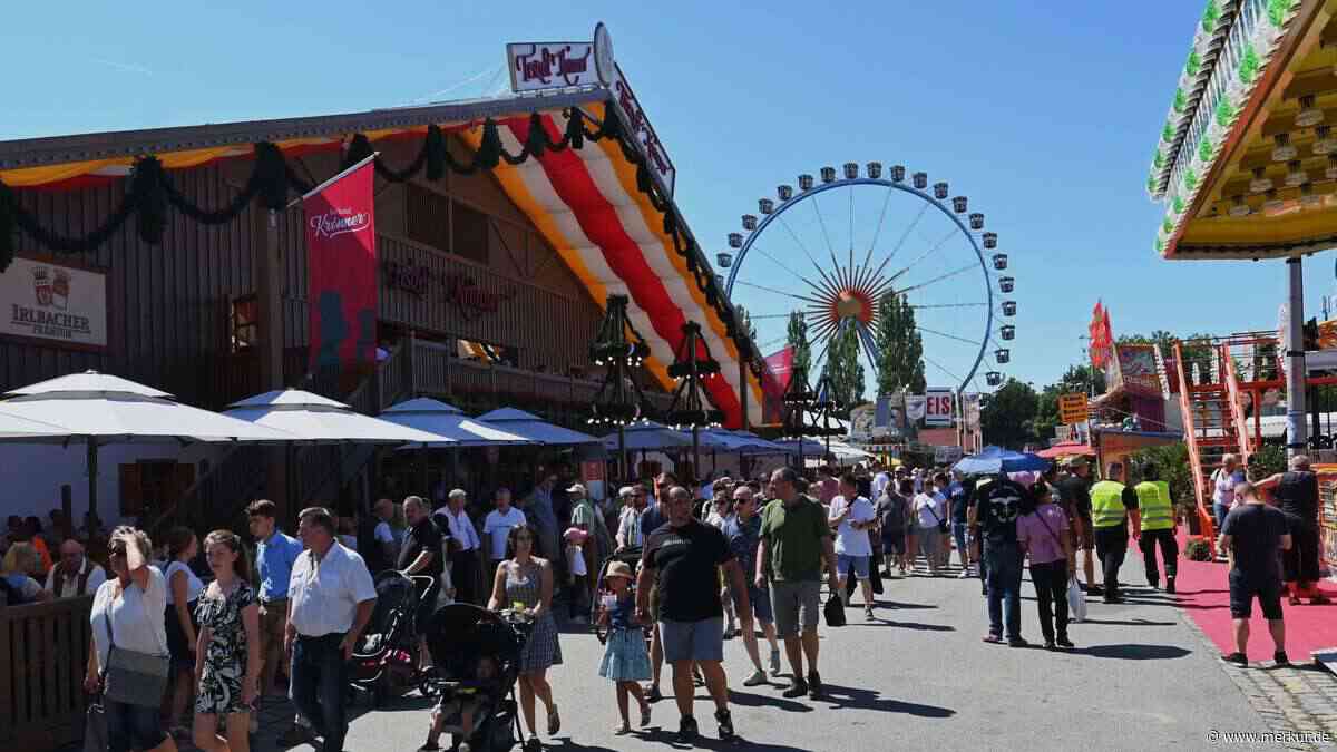 Auf beliebtem Volksfest: Männer klauen riesiges Plastikkrokodil aus Geisterbahn