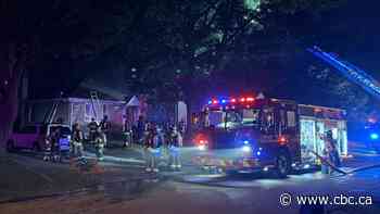 Man dead after house fire in Etobicoke, Toronto Fire investigates