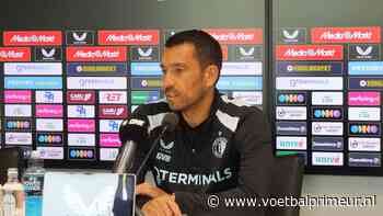Van Bronckhorst geeft duidelijkheid over blessures: 'Voor hem komt het te vroeg'