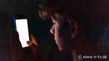 Debatte um Verbote: Prien: Soziale Medien müssen 13- bis 18-Jährige besser schützen