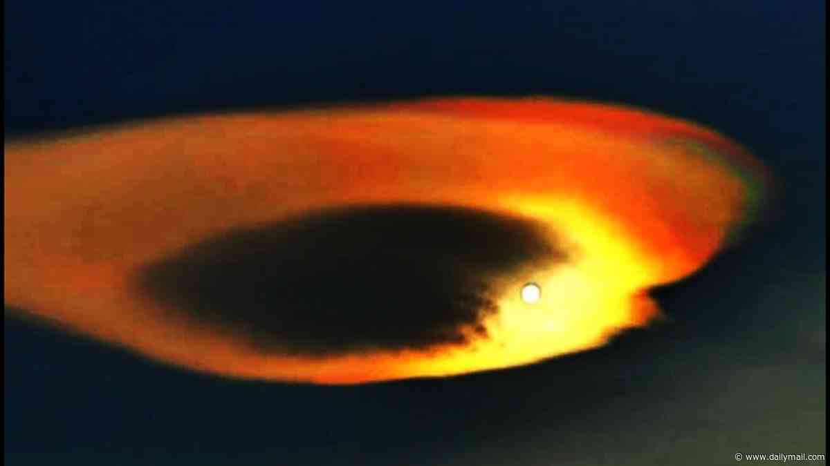 Mysterious 'cloaked UFO' spotted hiding inside cloud over North America