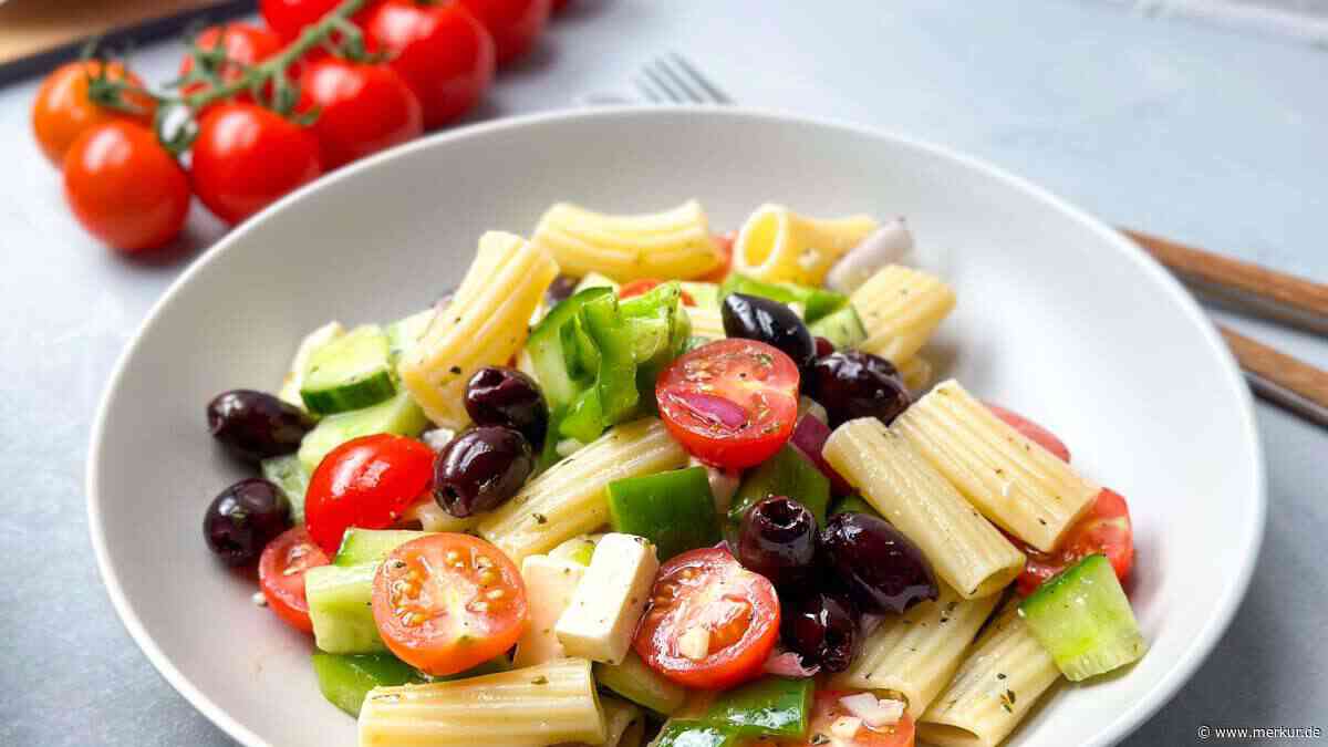 Ganz ohne fettige Mayo: Dieser Nudelsalat sollte auf keiner Grillparty fehlen