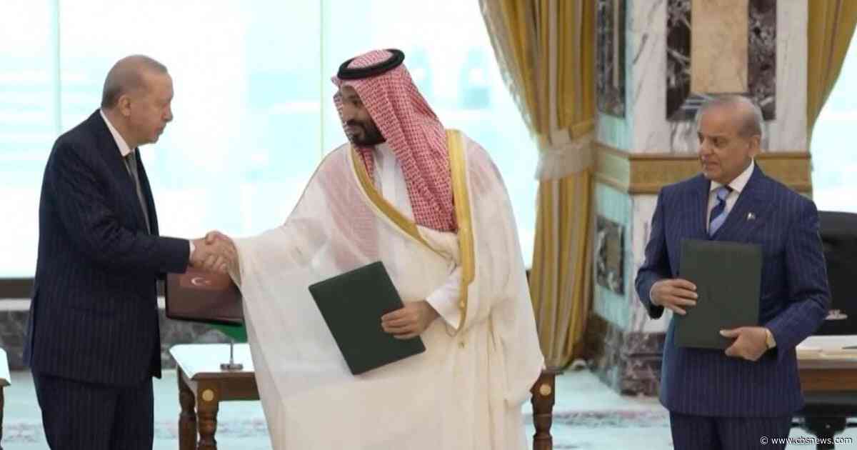 Saudi Arabia, Pakistan and Turkey sign defense pact as Iran repeats that Hormuz deal is close