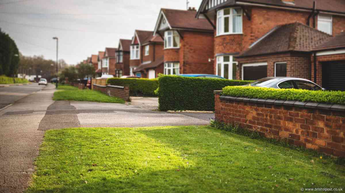 What are legal rights when you share front garden with neighbour
