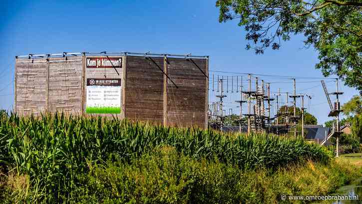 Man gewond na val uit metershoge klimconstructie in recreatiepark