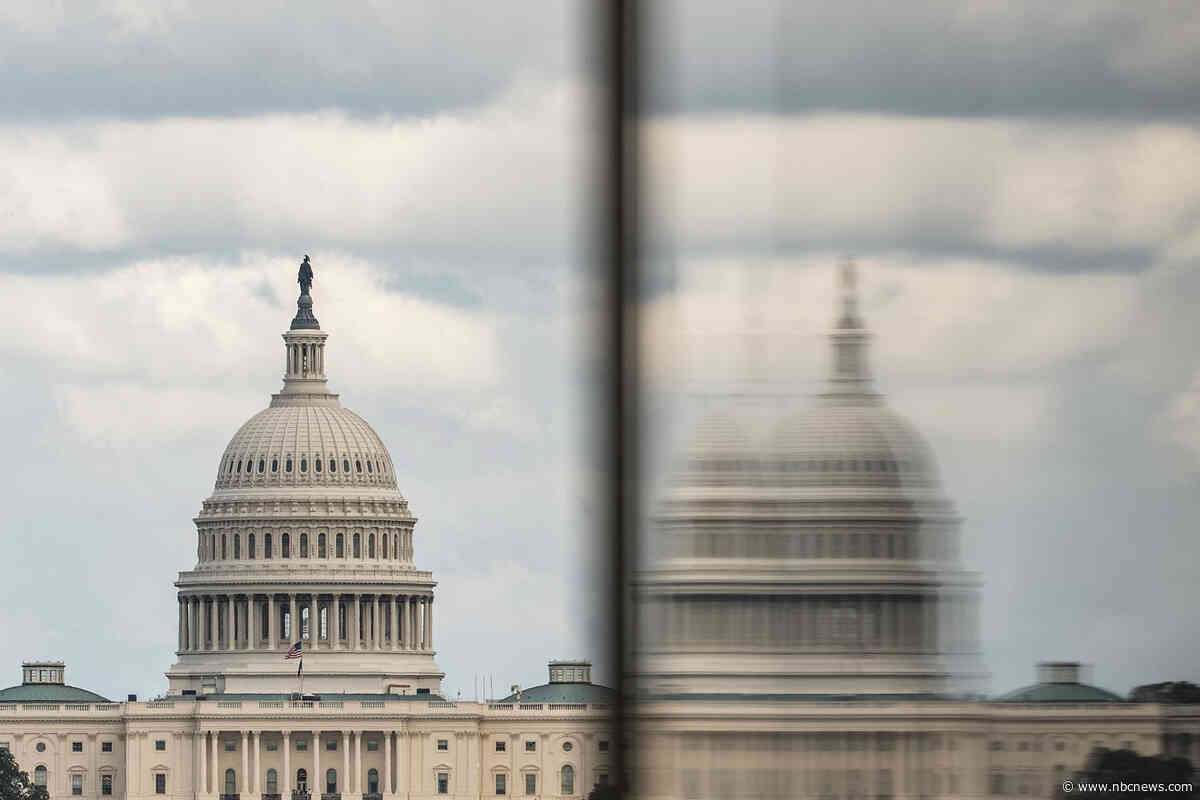 Senate passes short-term bill to prevent a shutdown before the midterm elections