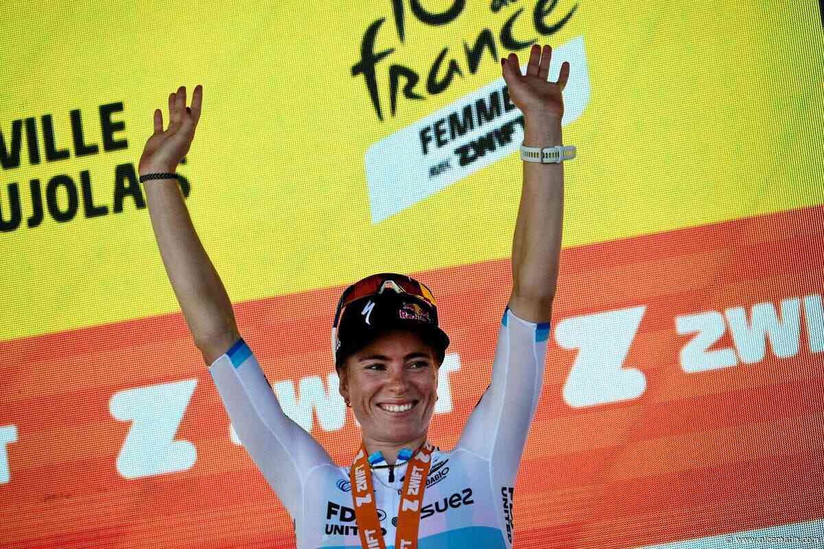 Tour de France : Demi Vollering s’impose sur la Promenade des Anglais à Nice et récupère le maillot jaune