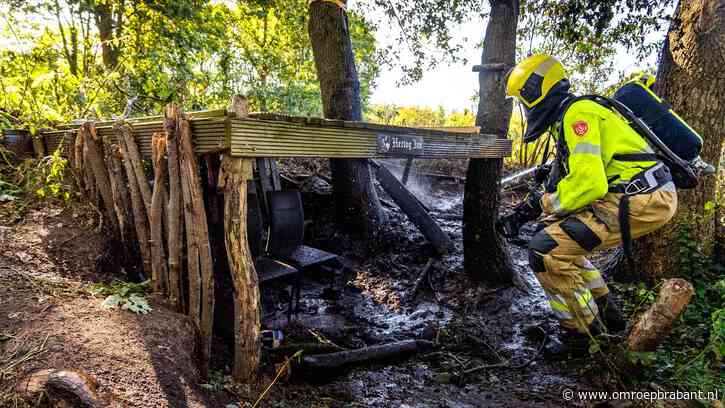 Hut van jongens uit Herpen in vlammen opgegaan, mogelijk aangestoken