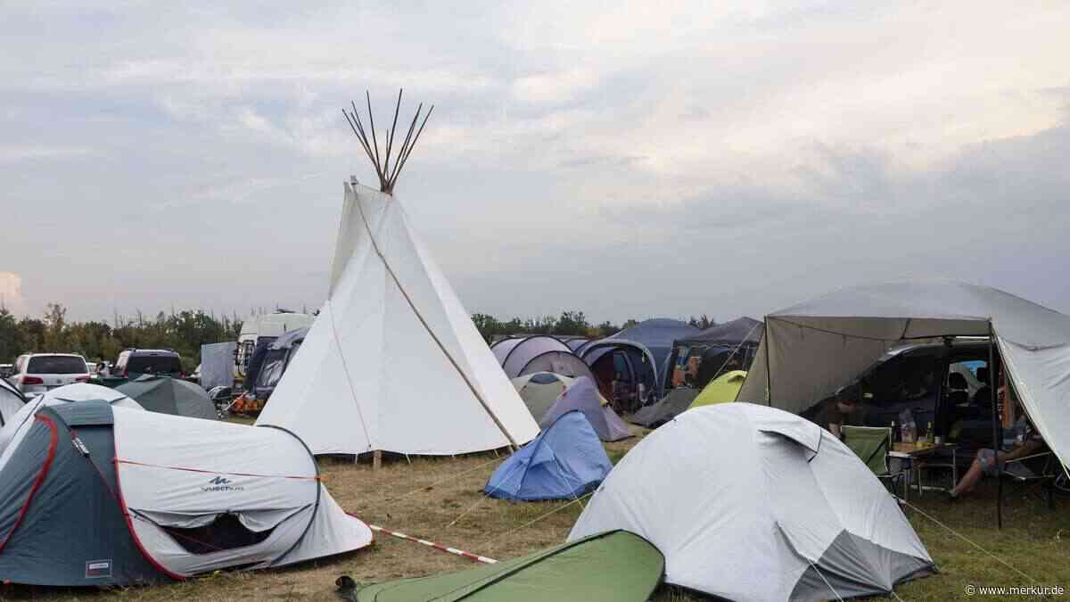 Gaskocher löst Verpuffung aus: Zehn Verletzte bei Festival in Bayern