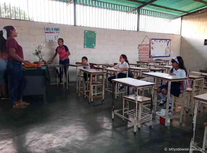 Aulas en ruinas y salarios en desplome: la educación venezolana entre la crisis y la transición