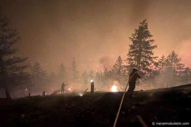‘Rush of 10,000 people’ come into Penticton, flee fast-moving Bald Range wildfire