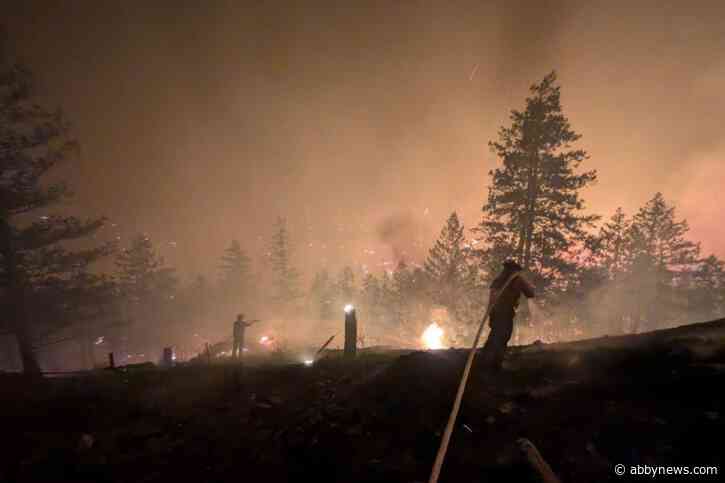 ‘Rush of 10,000 people’ come into Penticton, flee fast-moving Bald Range wildfire