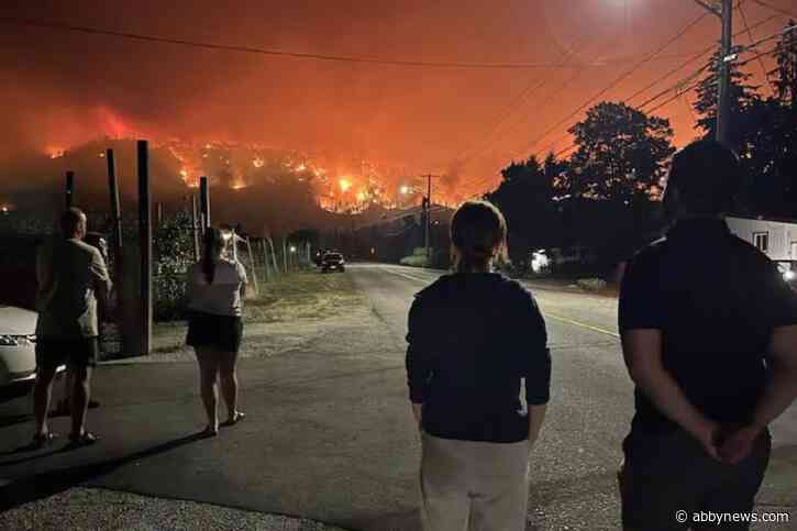 B.C. declares provincial state of emergency 1 day after wildfire evacuates Summerland