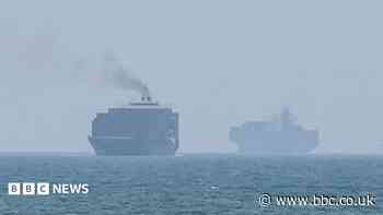 Hormuz talks positive, Oman says, as Iran warns deal would not open strait