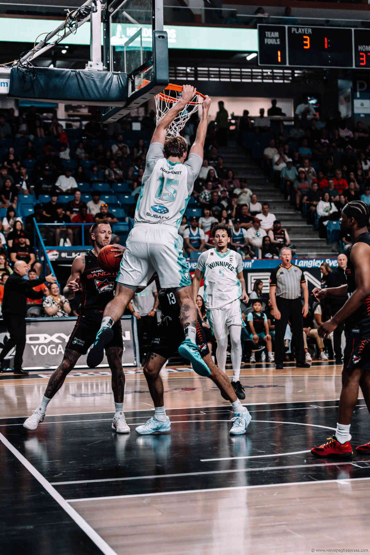 Cinderella story continues, Sea Bears bounce Bandits in Conference Final