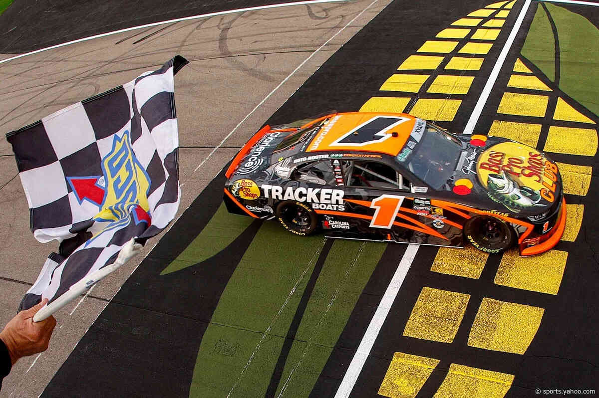 Carson Kvapil wins NASCAR O'Reilly Iowa race after chaotic overtime restart