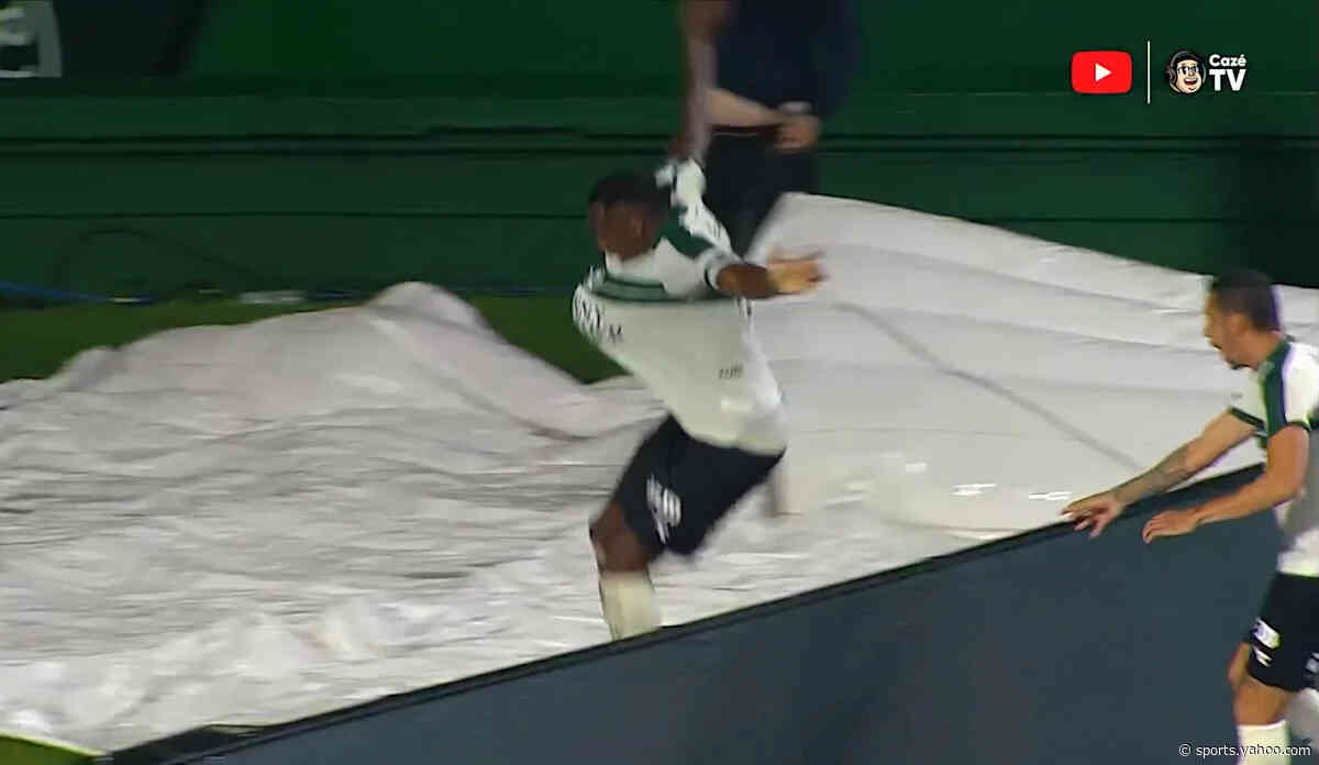 🤣 Coritiba player scores, falls into tunnel celebrating, watch 🎥