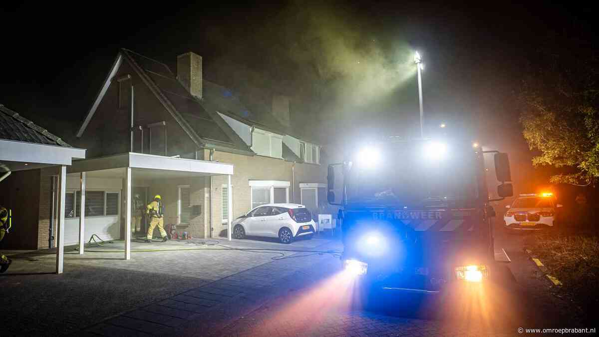 Huis in Veghel tijdelijk onbewoonbaar na brand in droger, woning vol rook