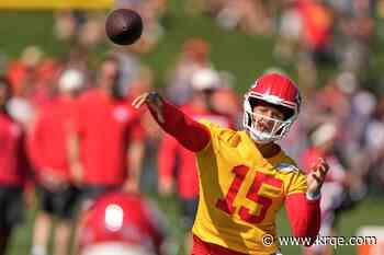 Patrick Mahomes gives update on knee ahead of preseason: 'It feels great'