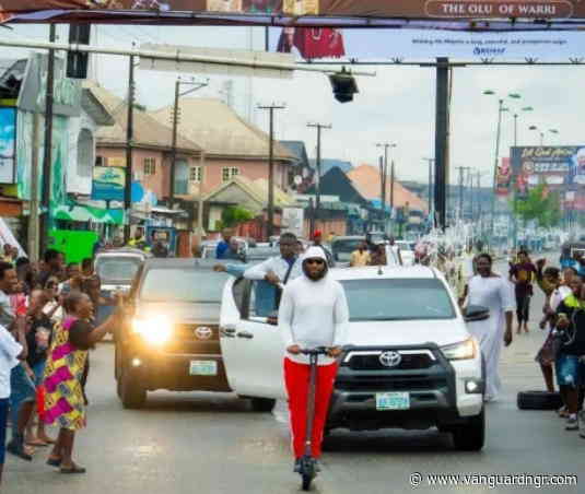 Video: Olu of Warri rides electric scooter to inspect 5th coronation anniversary preparations