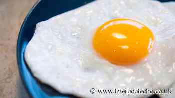 Fried eggs taste and look better if you add 1 simple ingredient to the pan before covering