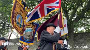 Relief of Derry parade draws thousands to city