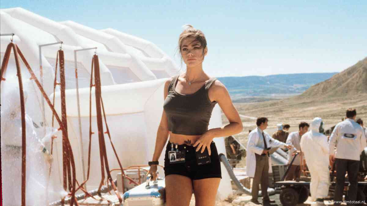 Denise Richards verbouwde haar complete gezicht en onthult nu de schokkende lijst met operaties die ze onderging
