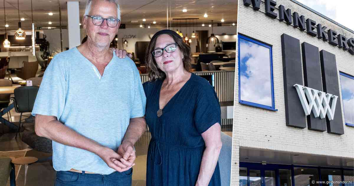 Tom en Jacqueline sluiten bekende meubelzaak, waar zoon van de oprichter nog geregeld met ‘veel kabaal’ binnenstormt
