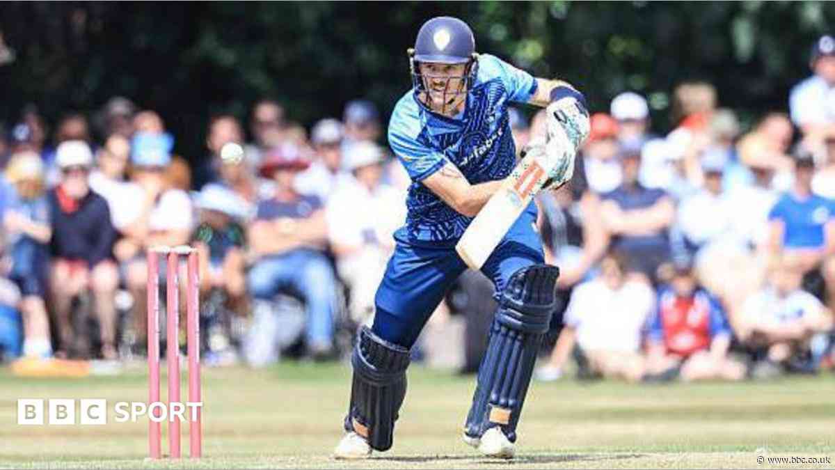 Potts signs new Derbyshire deal