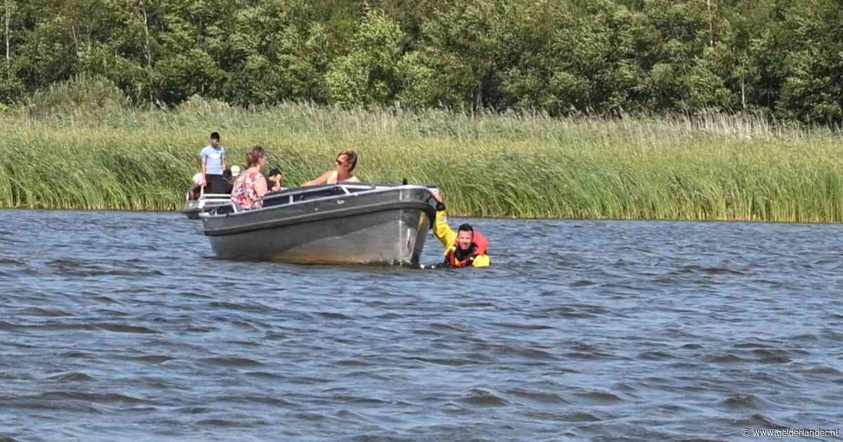 Ondernemers in Giethoorn dringen aan op maaien nu bootjes vastlopen, bewoners vrezen voor de natuur